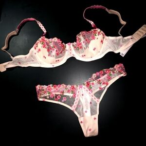 Victoria's Secret Dream Angels Hearts & Roses Embroidery Lightly Lined Demi Bra